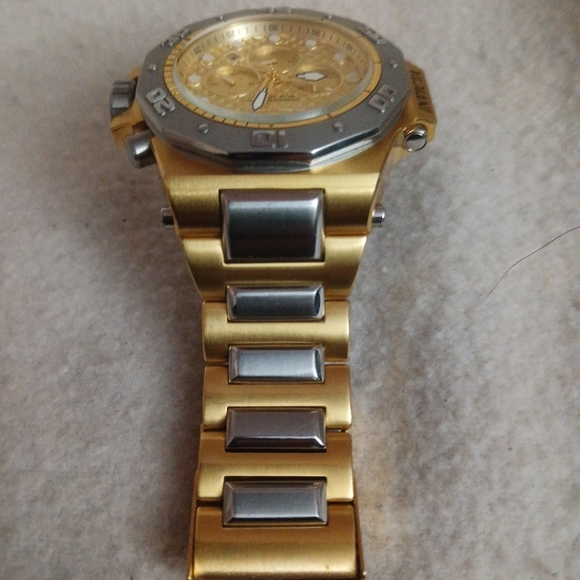 Invicta Akula 52mm Gold/Silver Two-tone SS Bracelet Chrono Multi-Function - Picture 4 of 13